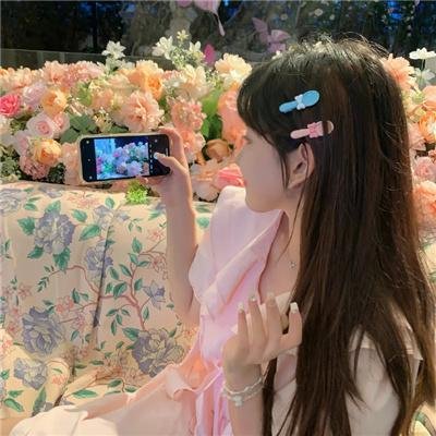 隔楼女孩：我们之间的层距
